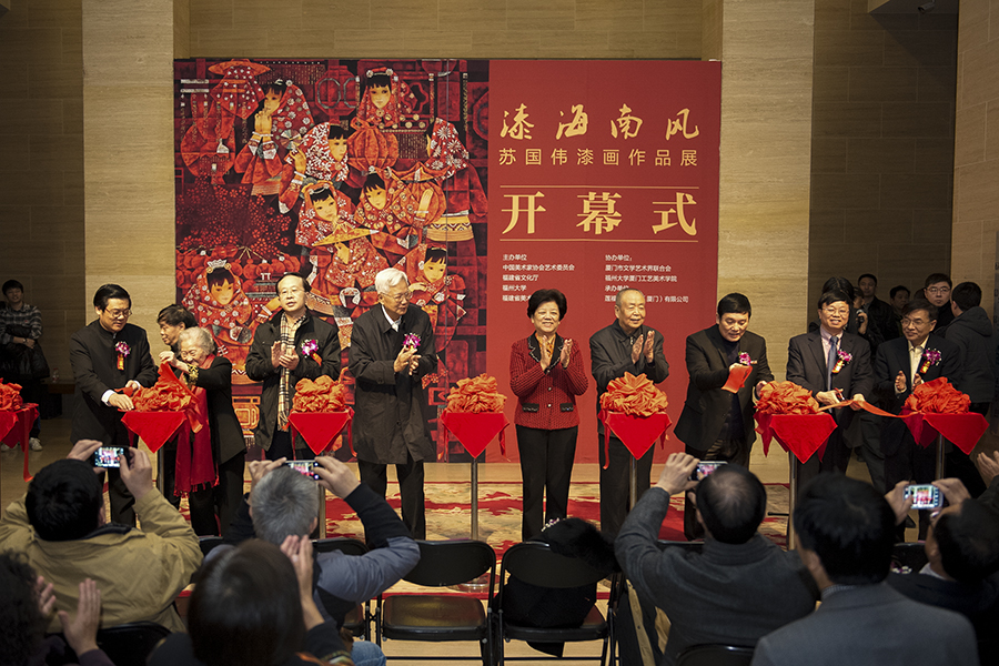 “漆海南風(fēng)—蘇國(guó)偉漆畫作品展”開(kāi)幕剪彩.jpg